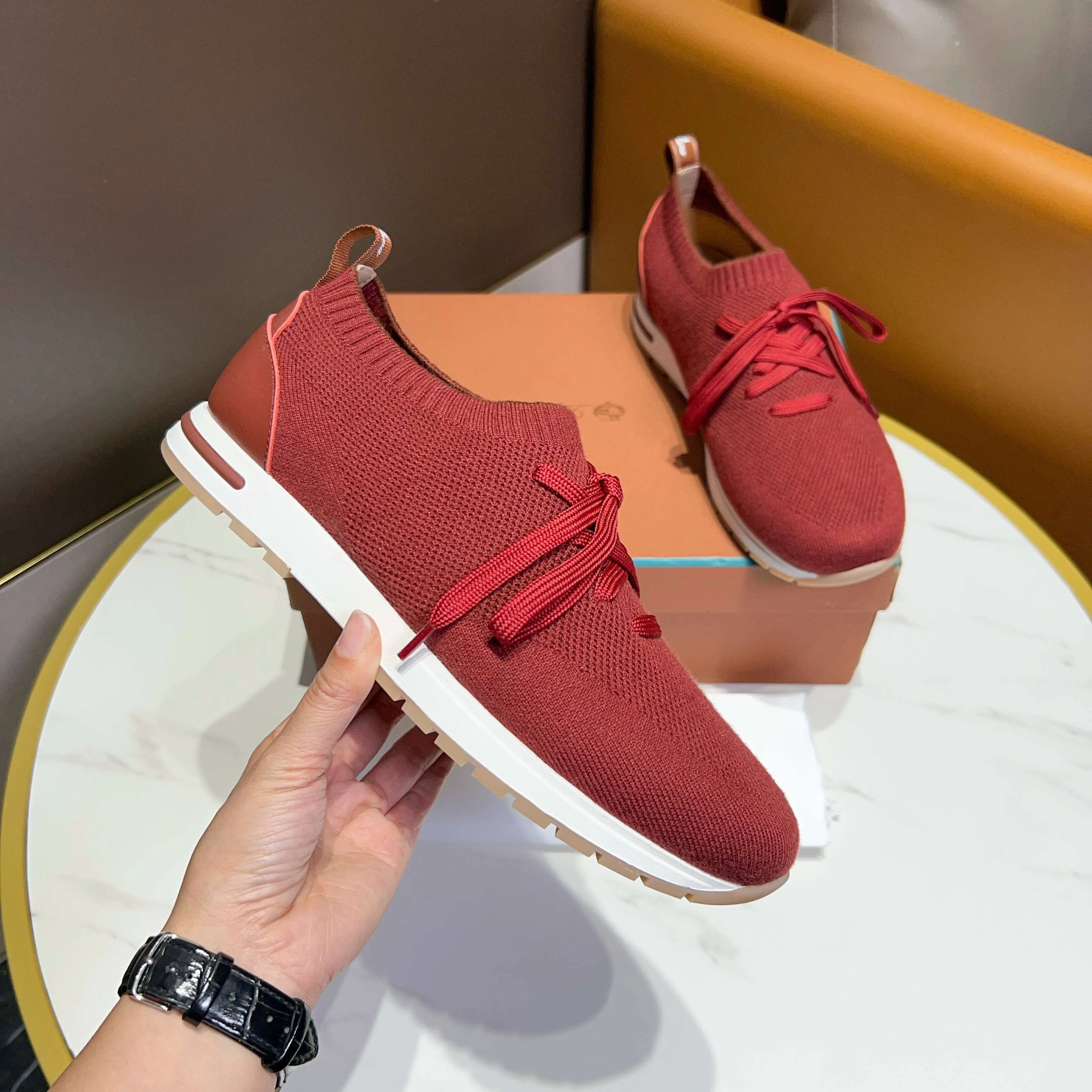 Factory price 400💰 (Loro men's shoes💰iana) New moccasin shoes official website original 1:1 mold opening, original quality💯Fine workmanship, high-end luxury☘The upper is made of original waterproof treated breathable fly-woven suede🌴Luxury🐂Leather lining🍓Rubber wear-resistant and non-slip outsole, size 38-44 (size 45 can be customized)